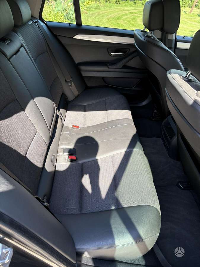 BMW 530 2011 — photo 11