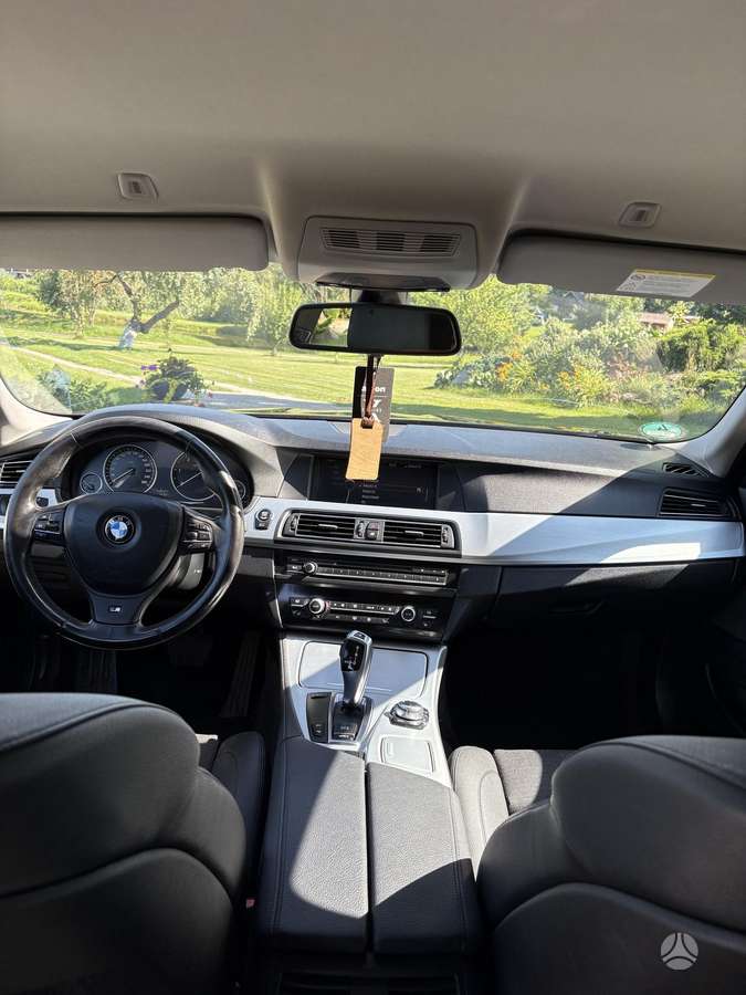 BMW 530 2011 — photo 13