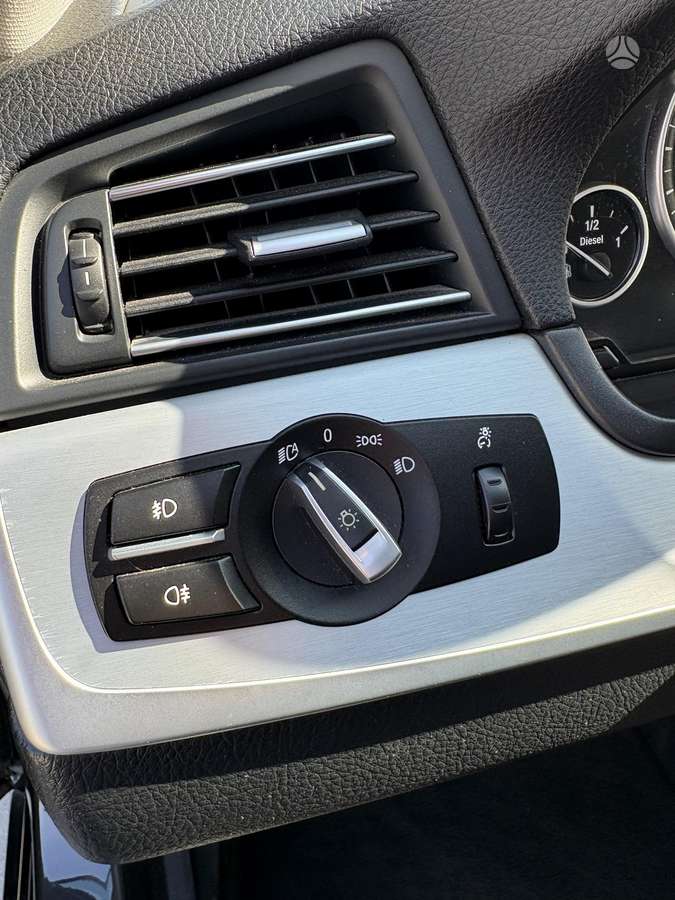 BMW 530 2011 — photo 16