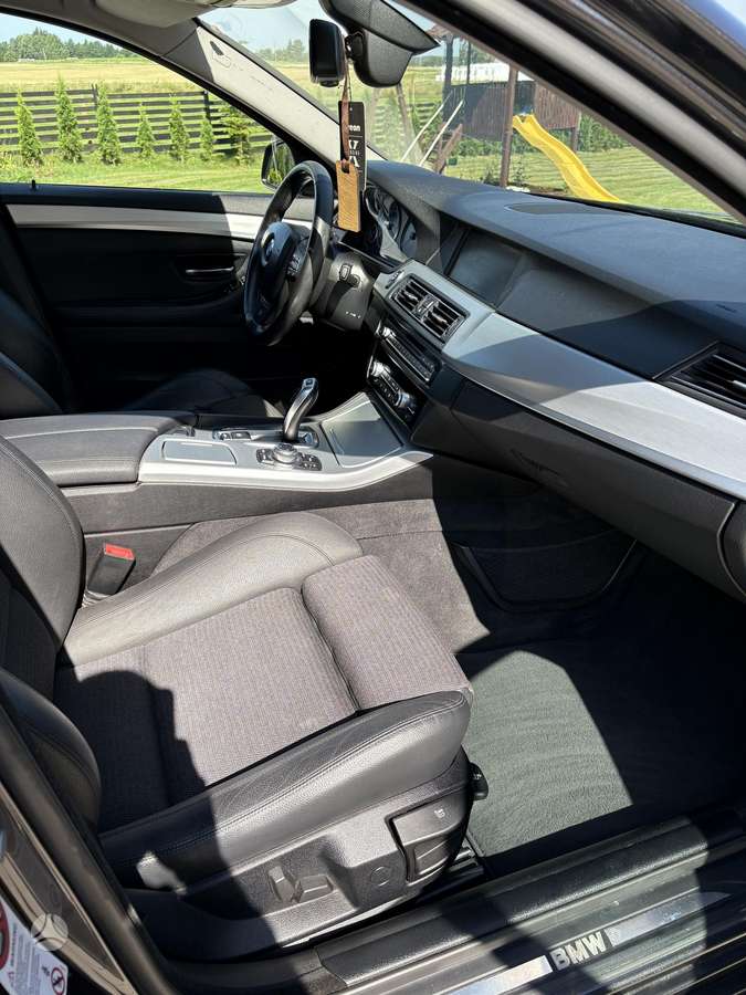 BMW 530 2011 — photo 9