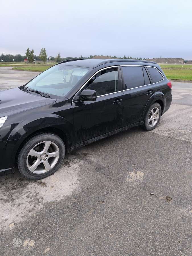 Subaru Outback 2011 — interior