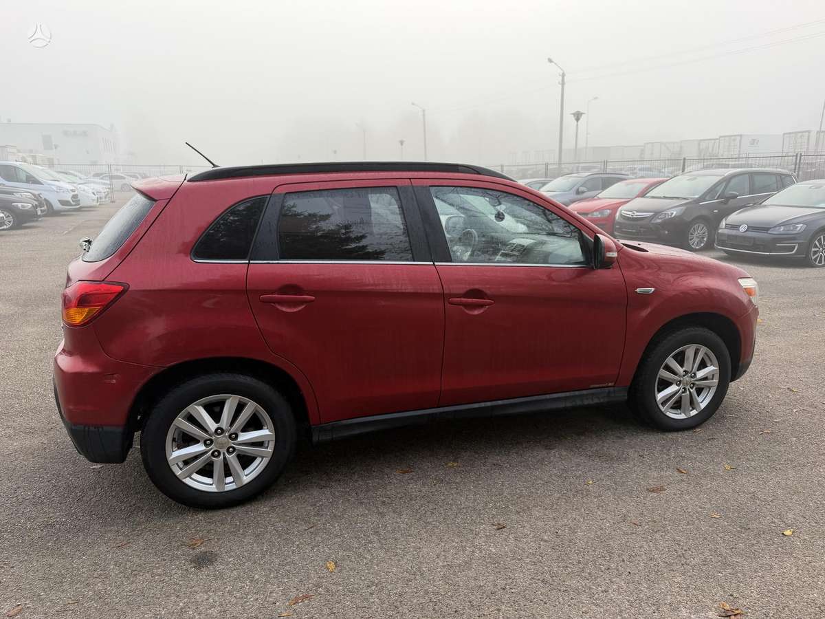 Mitsubishi ASX 2012 — салон