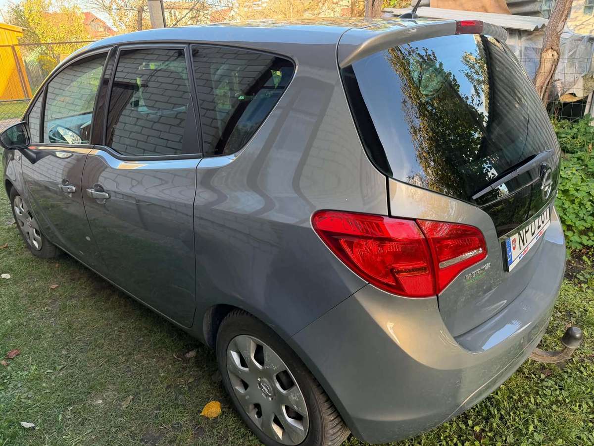 Opel Meriva 2012 — rear view