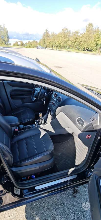 Ford Focus 2009 — photo 11