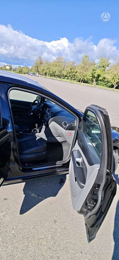 Ford Focus 2009 — photo 12