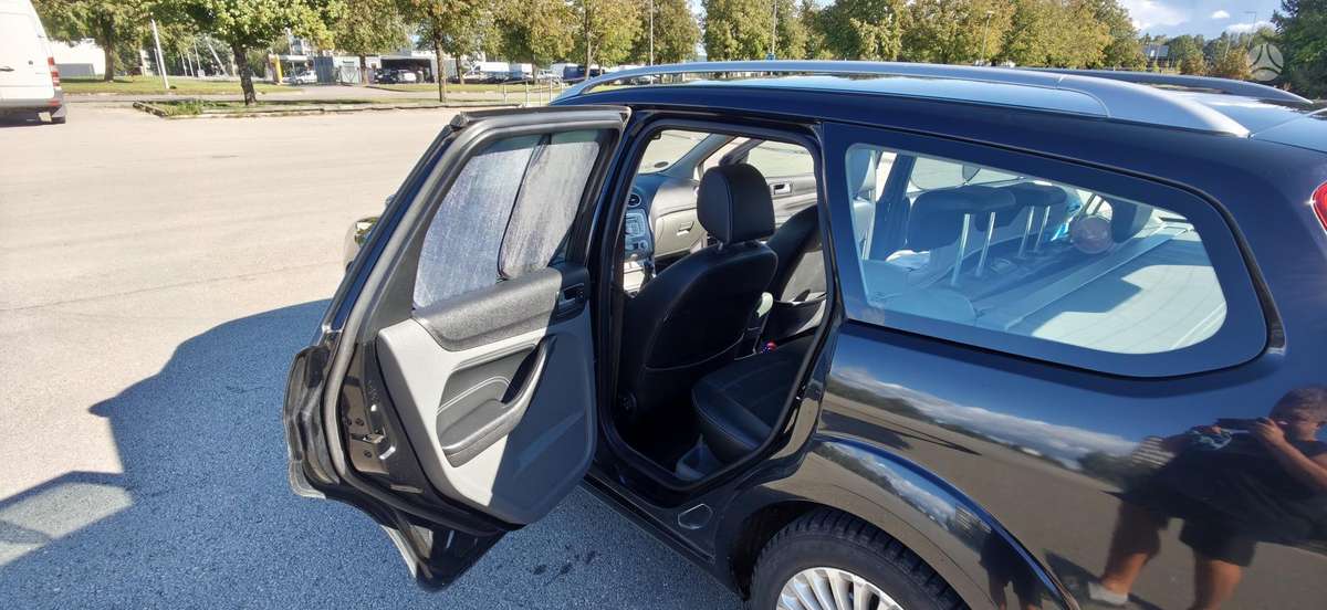 Ford Focus 2009 — photo 18