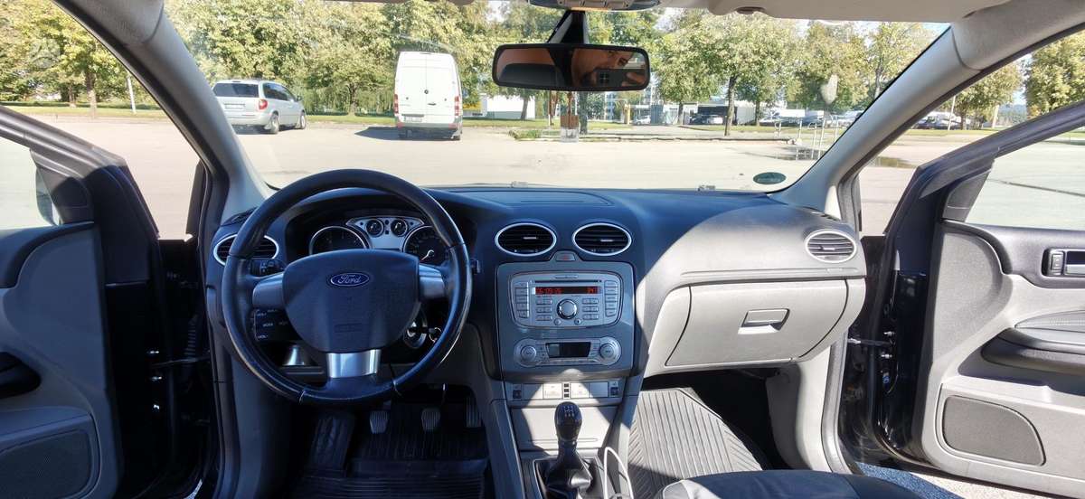 Ford Focus 2009 — photo 19