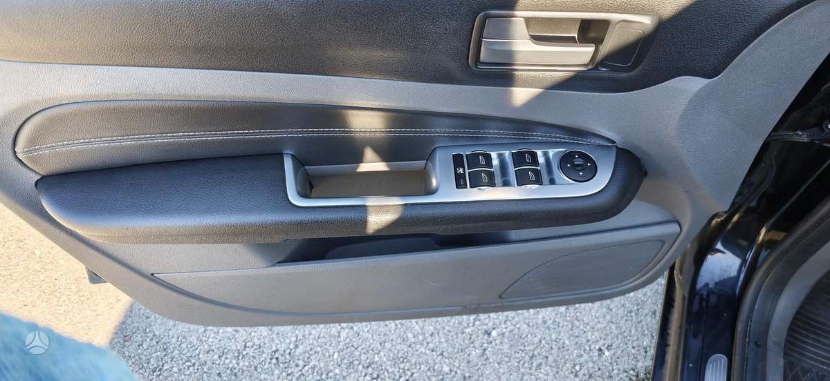 Ford Focus 2009 — photo 21