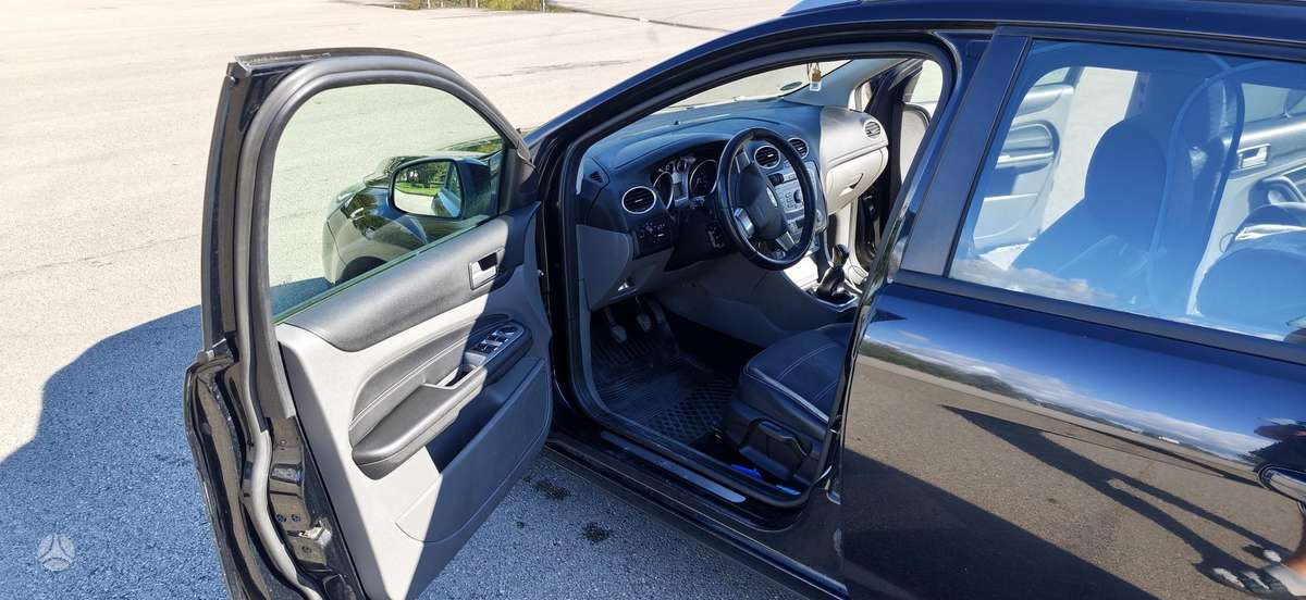 Ford Focus 2009 — photo 22