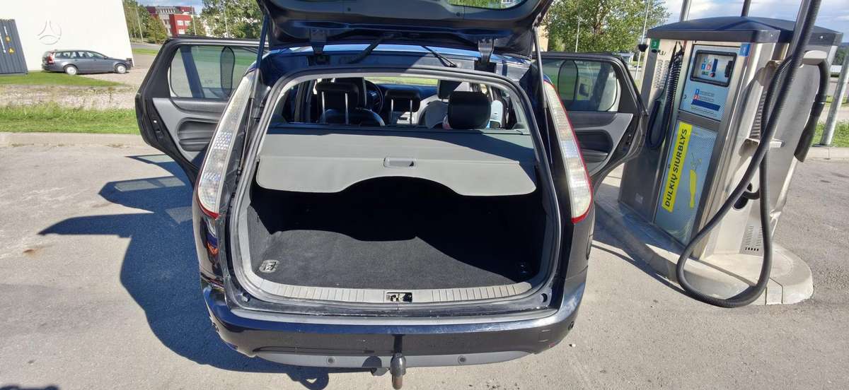 Ford Focus 2009 — photo 23