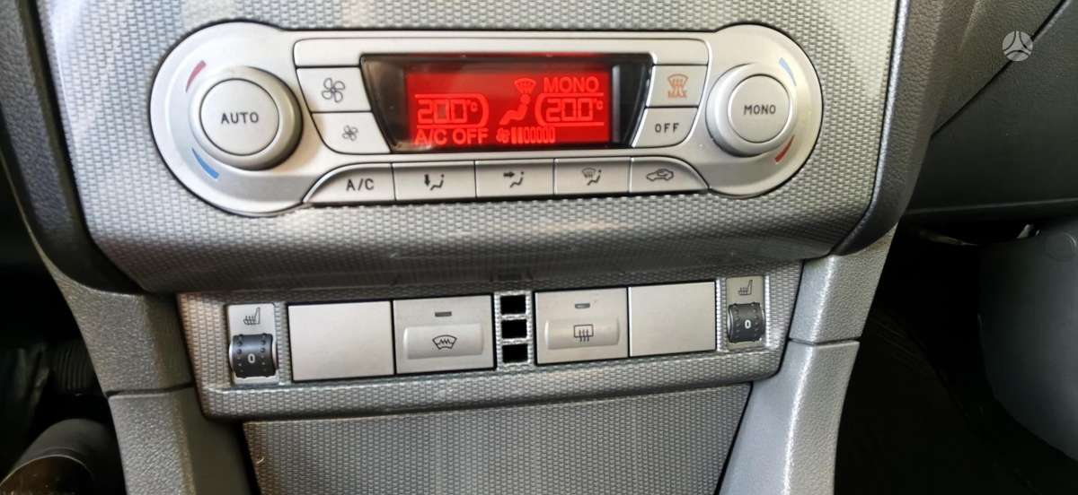 Ford Focus 2009 — photo 26