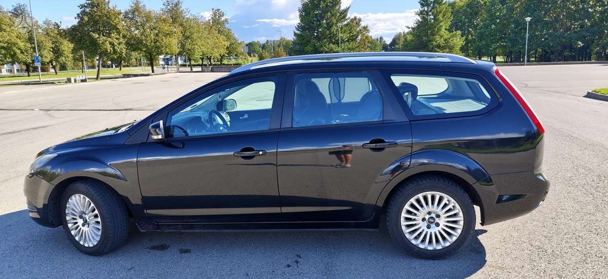 Ford Focus 2009 — photo 29