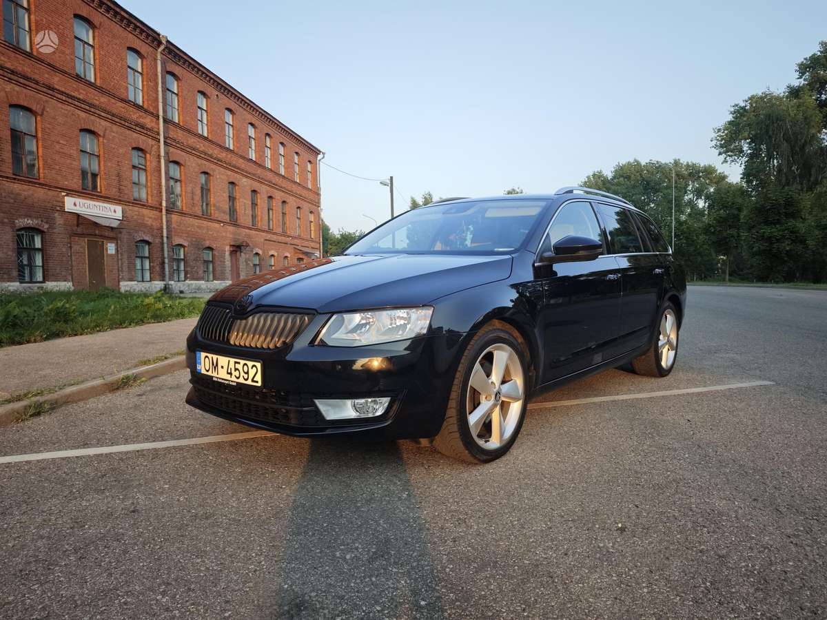 Skoda Octavia 2015 — rear view