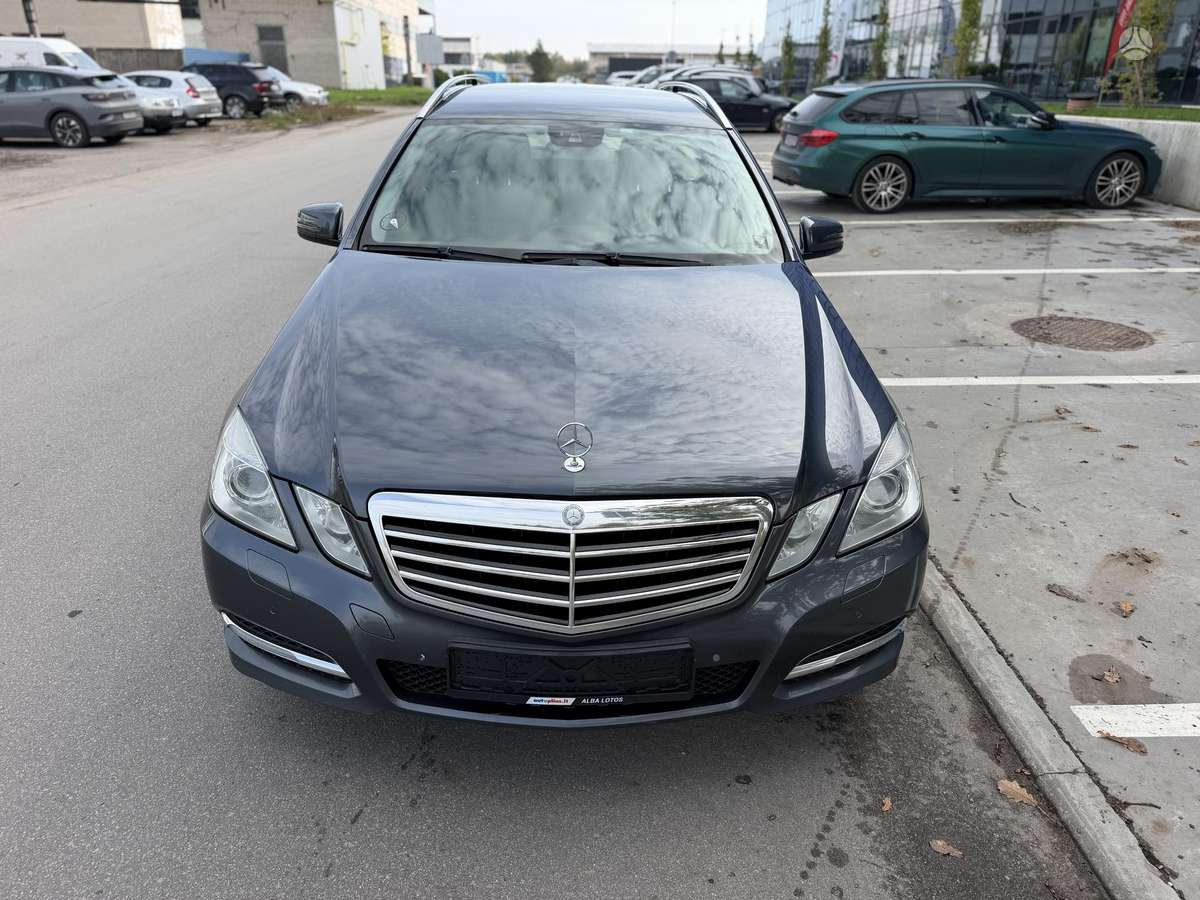 Mercedes-Benz E250 2011 — двигун 1796 cm³, 204 HP (150kW)