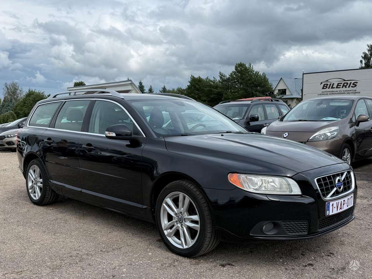 Volvo V70 2010 — салон