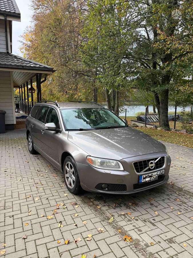 Volvo V70 2009 — салон