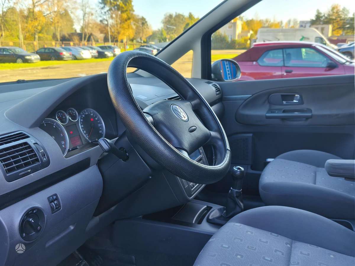 Volkswagen Sharan 2008 — photo 11