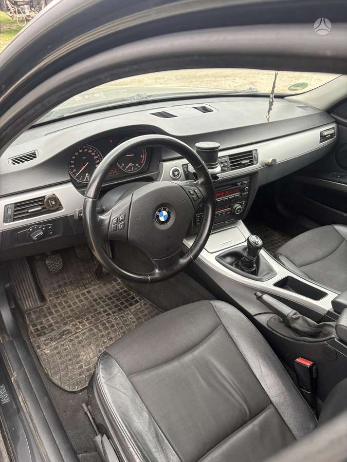 BMW 318 2008 — photo 7
