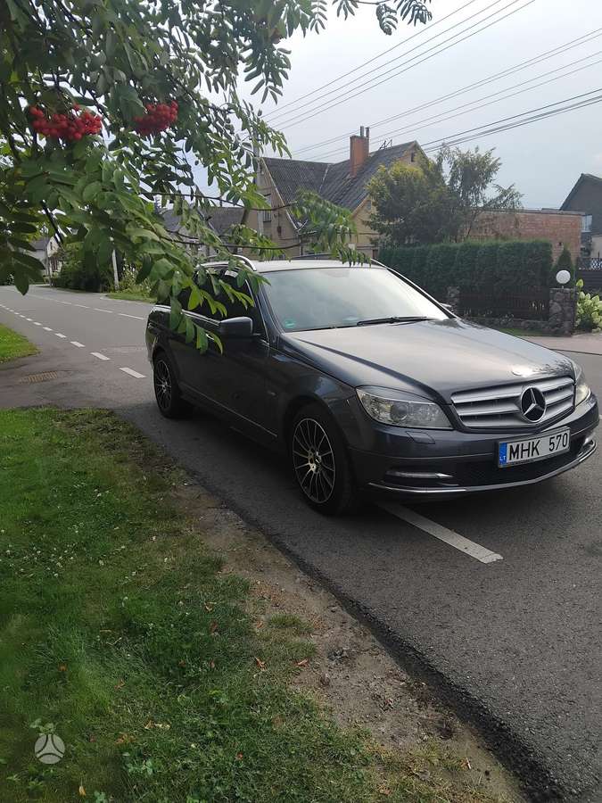 Mercedes-Benz C250 2010 — photo 10