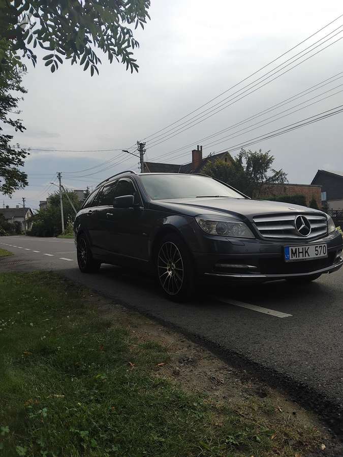 Mercedes-Benz C250 2010 — photo 11
