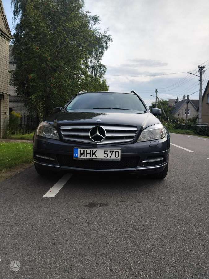 Mercedes-Benz C250 2010 — photo 13