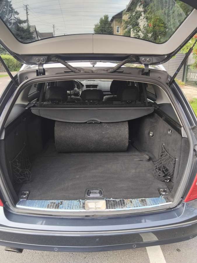 Mercedes-Benz C250 2010 — photo 18