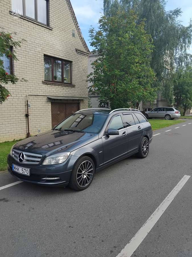 Mercedes-Benz C250 2010 — rear view