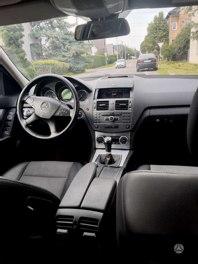 Mercedes-Benz C250 2010 — photo 20