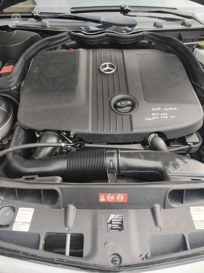 Mercedes-Benz C250 2010 — photo 24