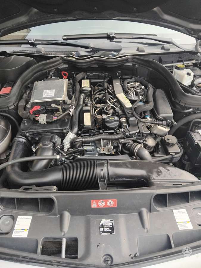 Mercedes-Benz C250 2010 — photo 25