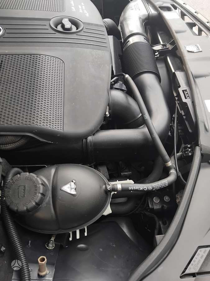 Mercedes-Benz C250 2010 — photo 27