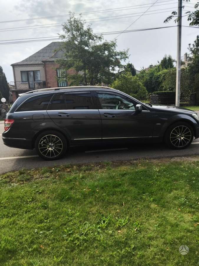 Mercedes-Benz C250 2010 — photo 8