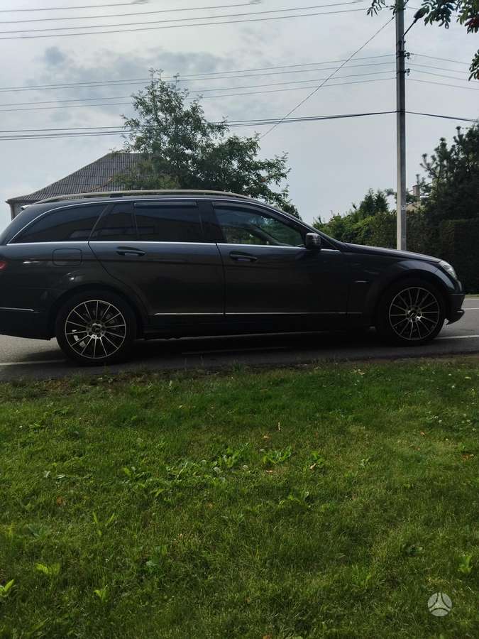 Mercedes-Benz C250 2010 — photo 9