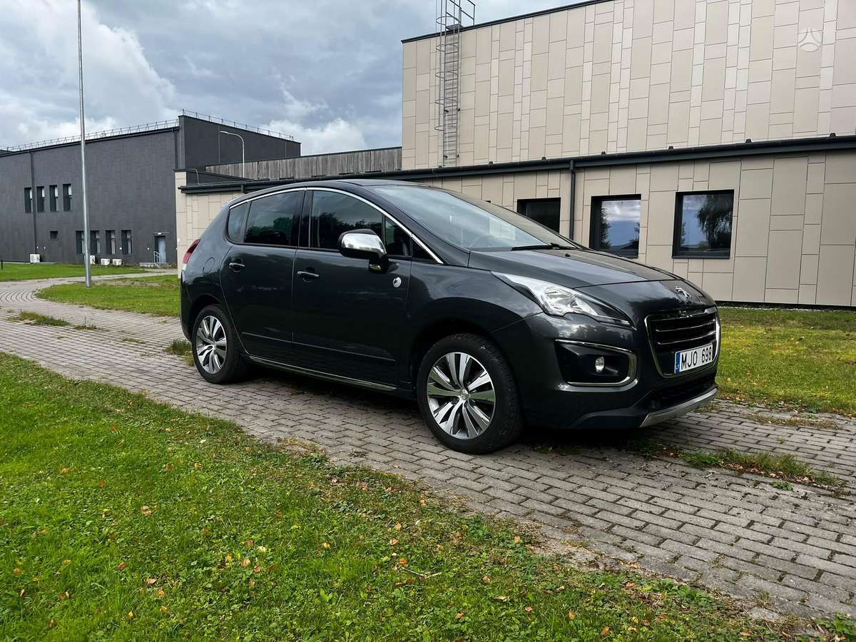 Peugeot 3008 2015 — rear view