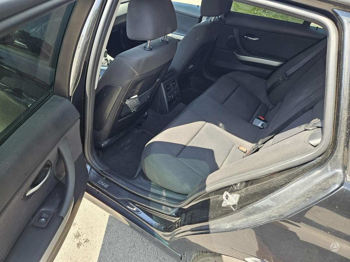 BMW 320 2012 — photo 12