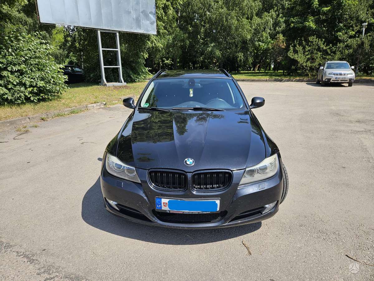 BMW 320 2012 — rear view