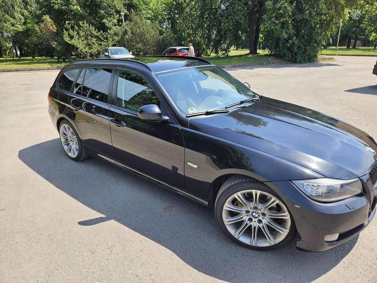 BMW 320 2012 — interior