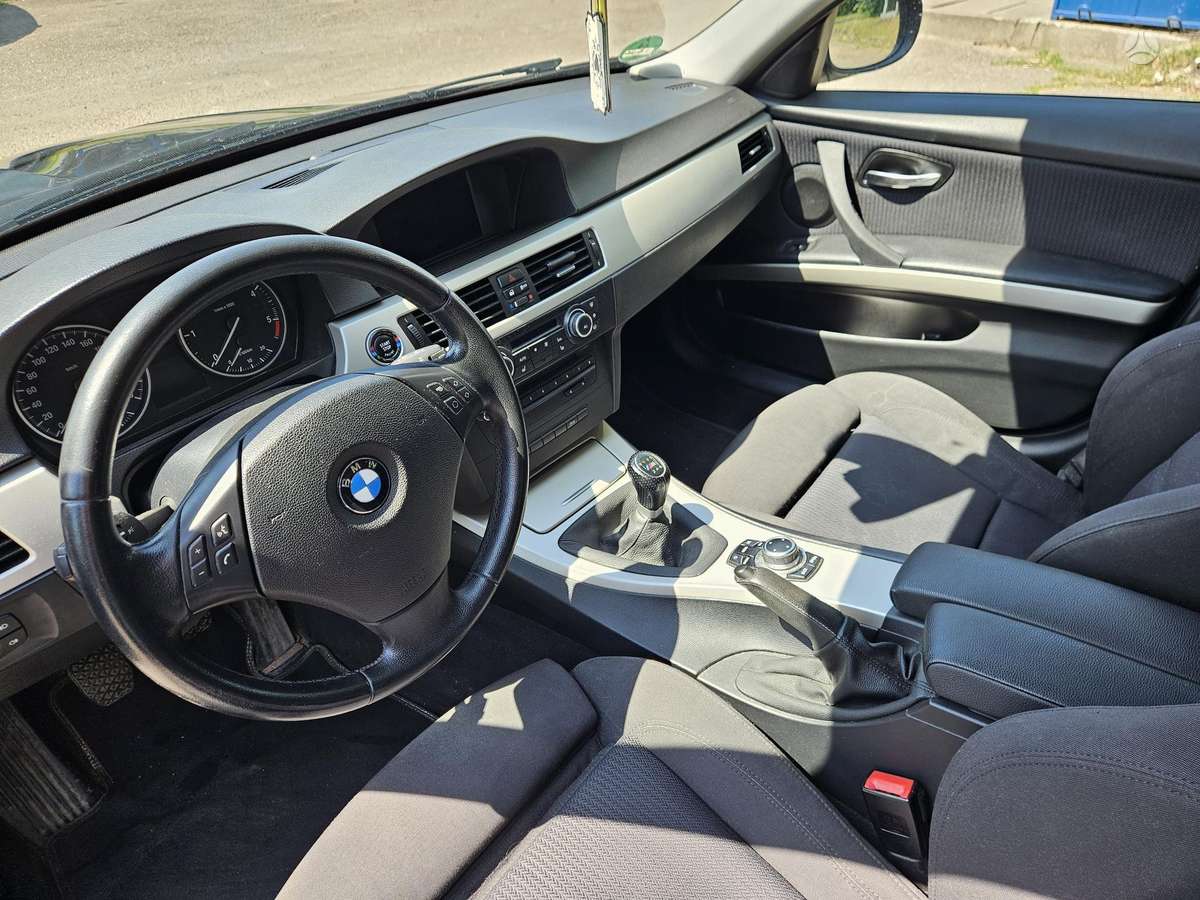 BMW 320 2012 — photo 9