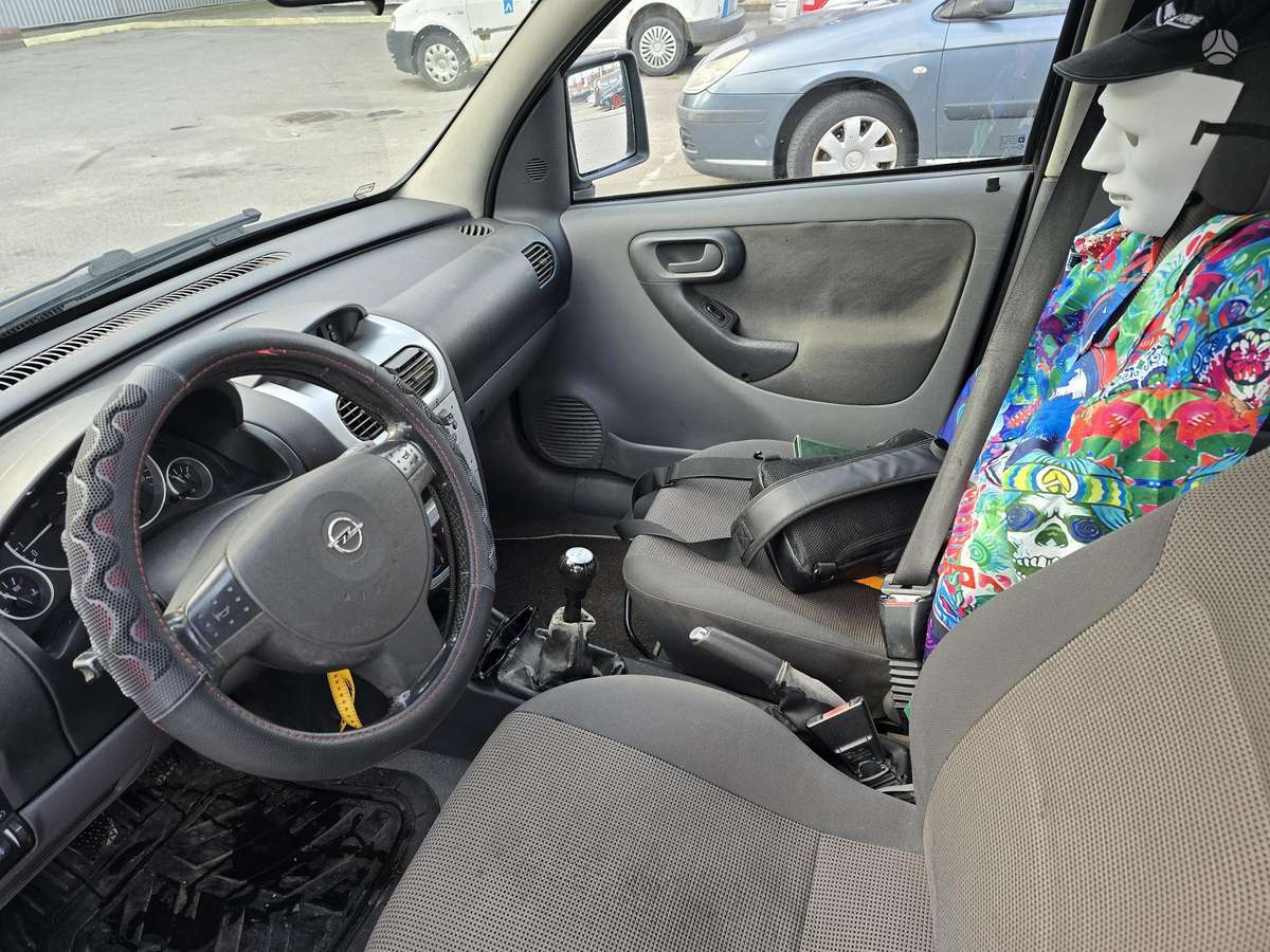 Opel Combo 2004 — interior