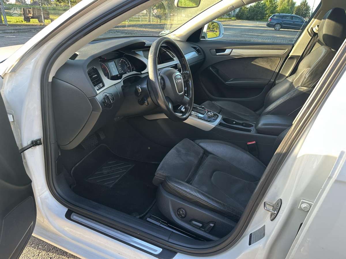 Audi A4 2009 — photo 17