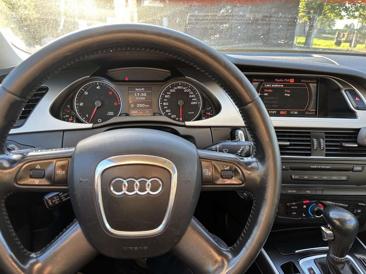Audi A4 2009 — photo 20