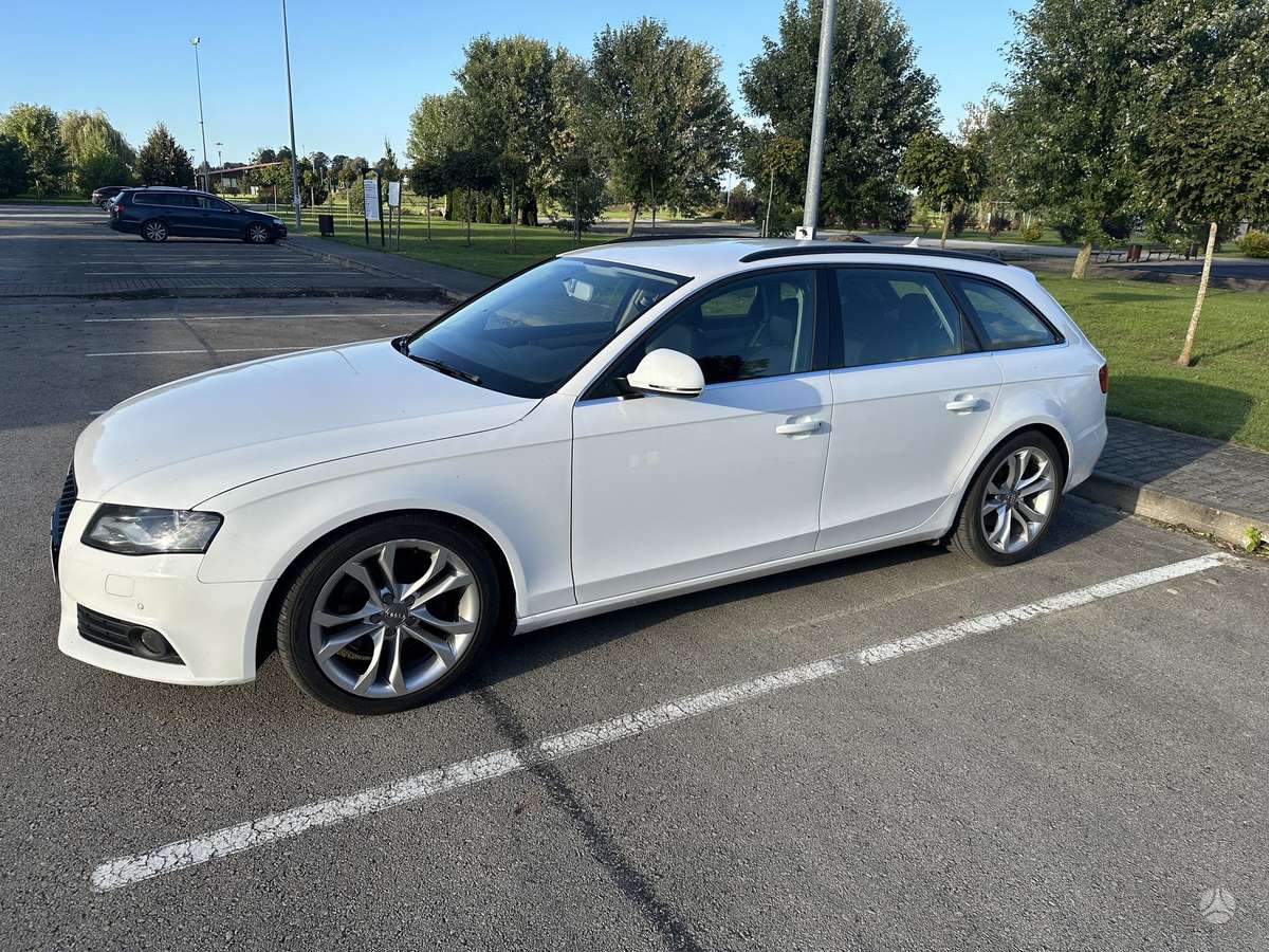 Audi A4 2009 — photo 9