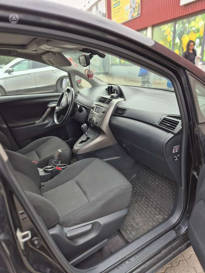 Toyota Corolla 2009 — вигляд ззаду