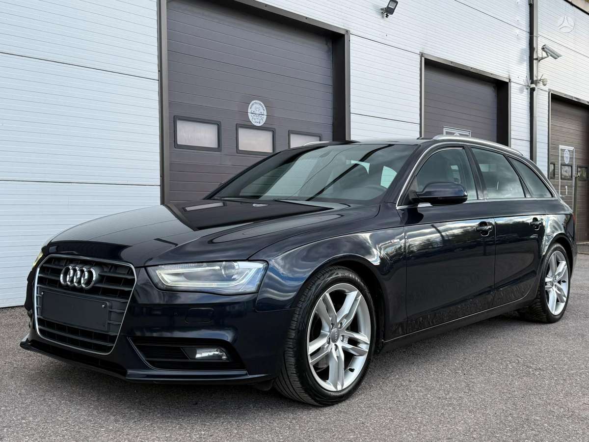 Audi A4 2014 — вигляд ззаду