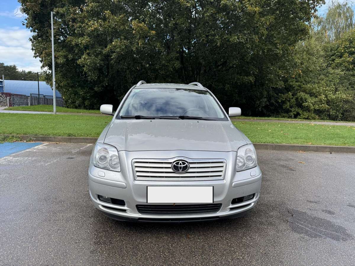 Toyota Avensis 2006 — салон