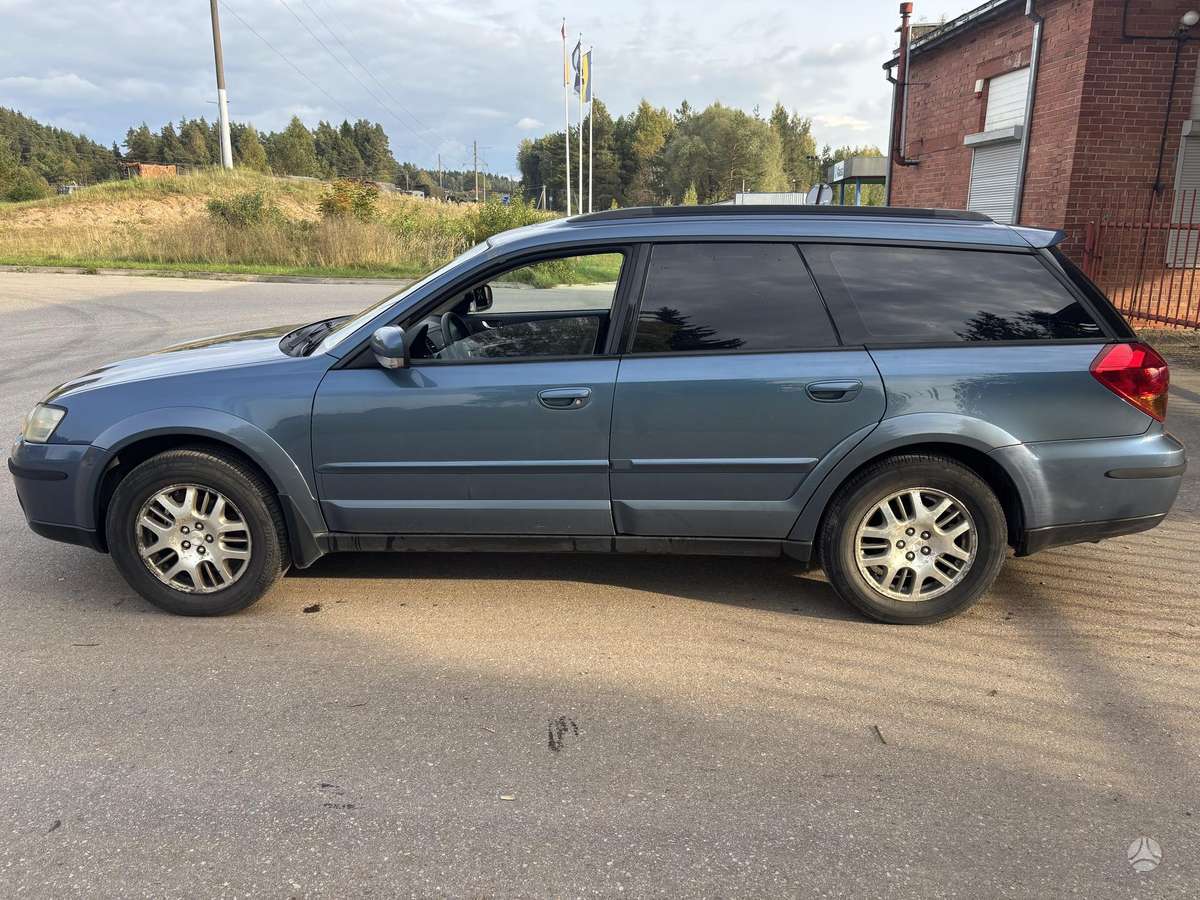 Subaru Outback 2004 — interior