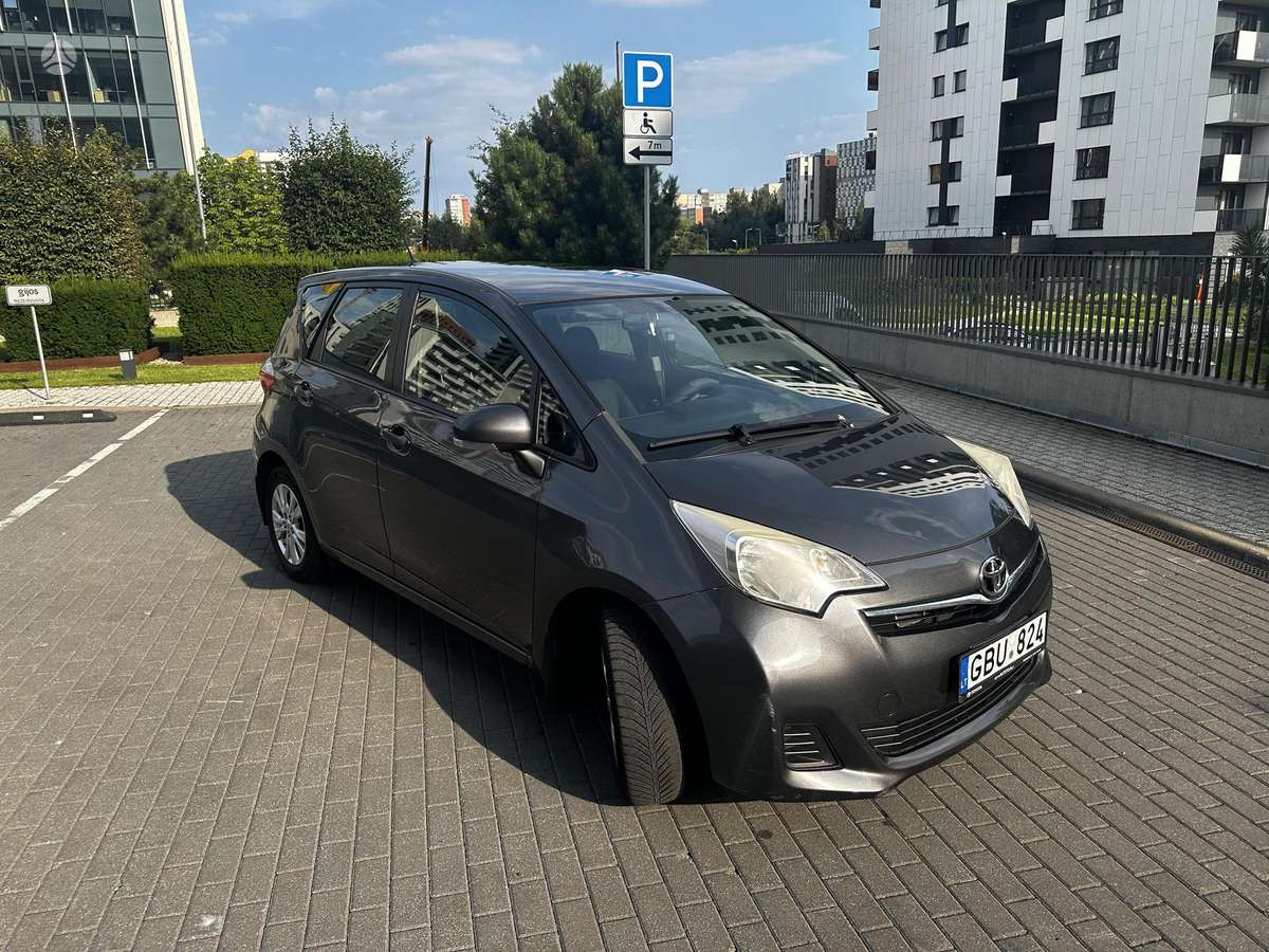 Toyota Verso-S, 2012