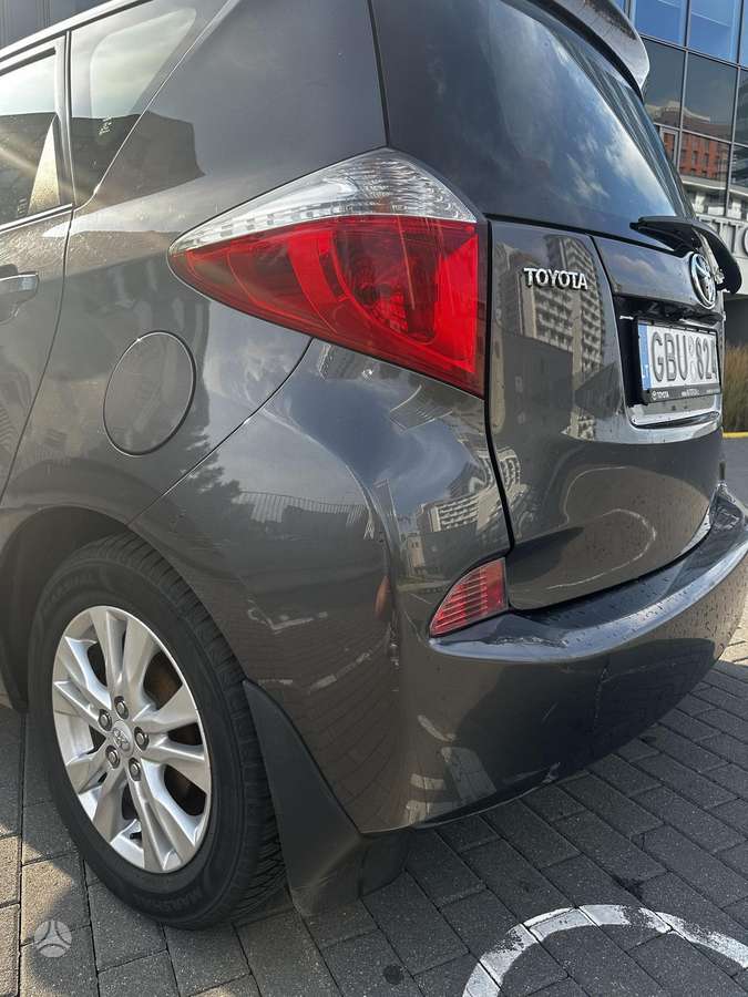 Toyota Verso-S 2012 — photo 10