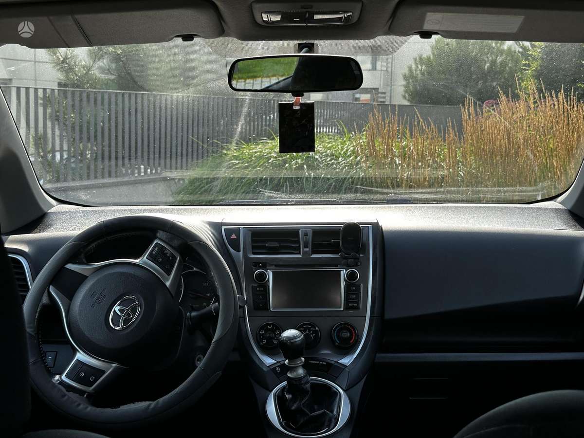 Toyota Verso-S 2012 — photo 15