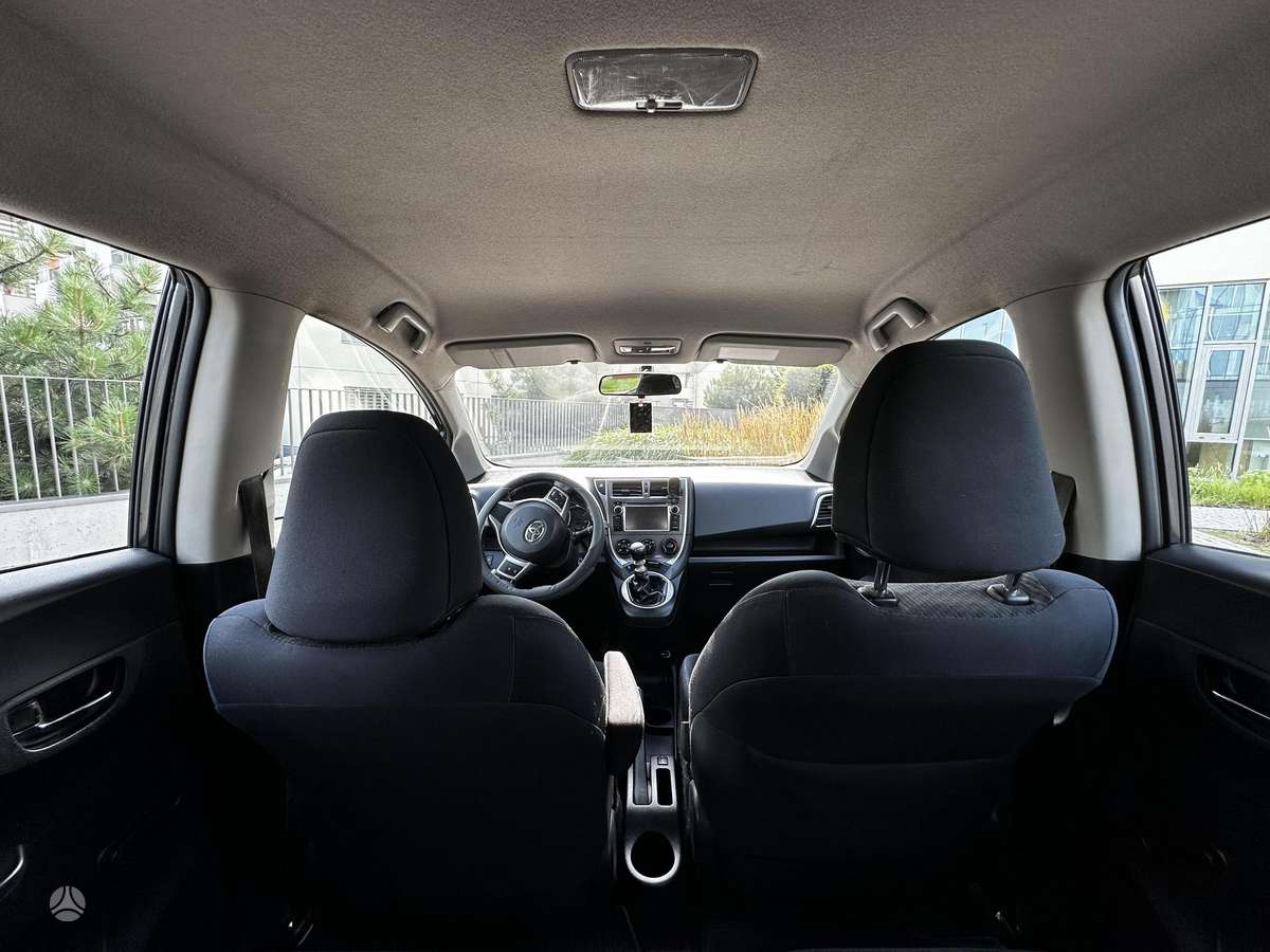 Toyota Verso-S 2012 — photo 17
